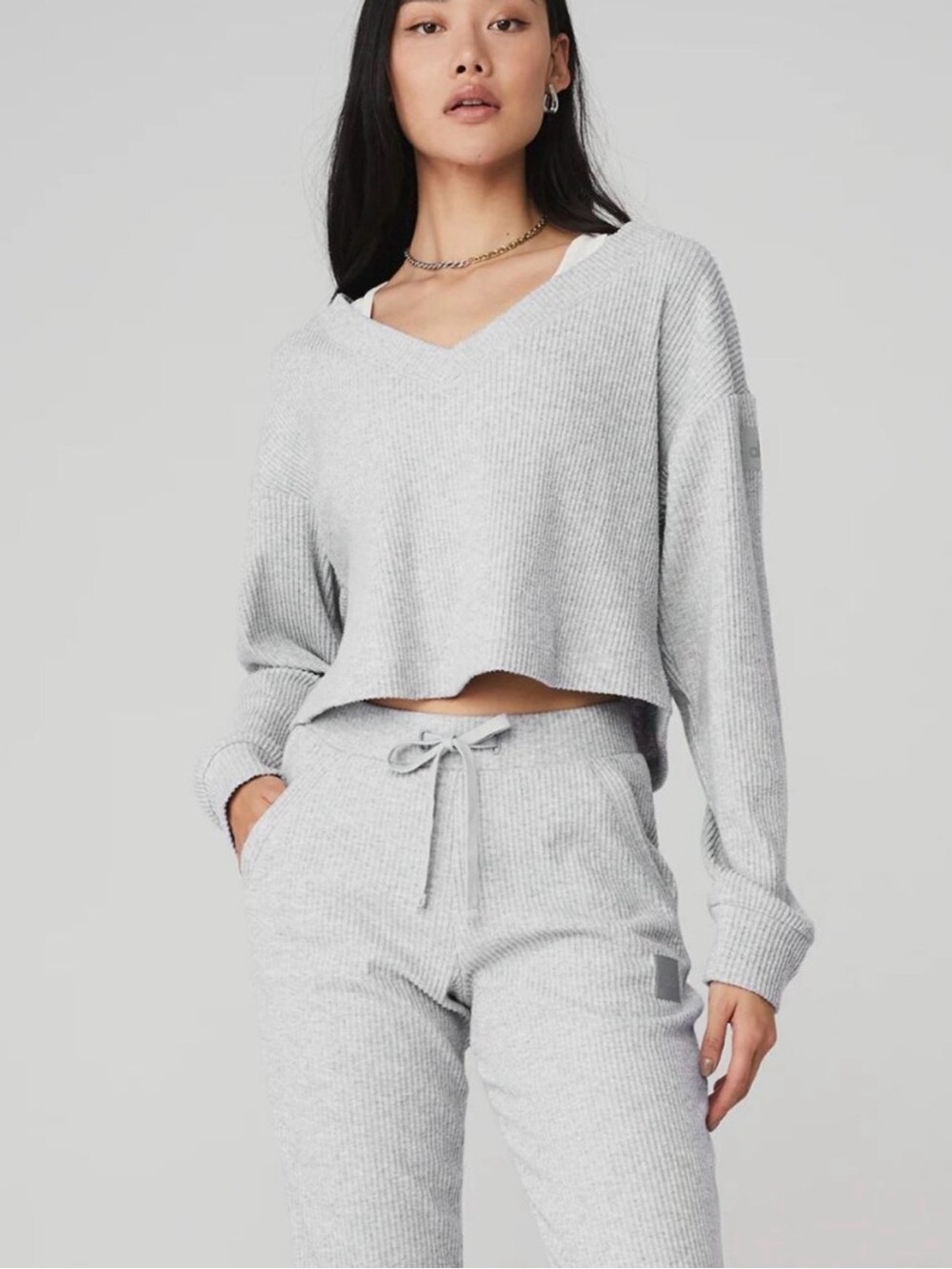 Alo Yoga Women’s Grey Muse V Neck Cropped Size Small